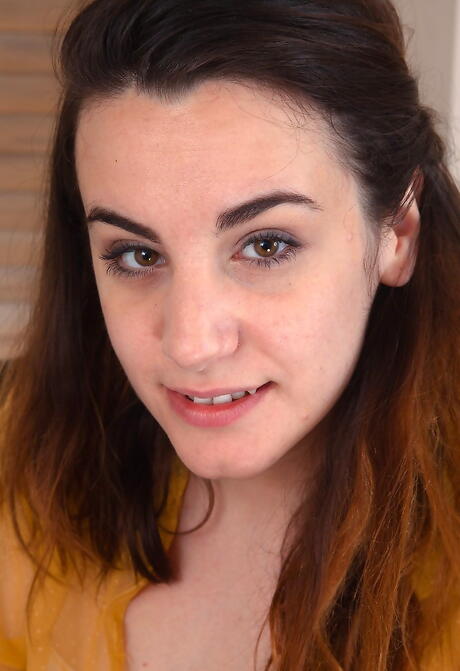 Alluring babe Aragne in sexy undies in nasty foot fetish 